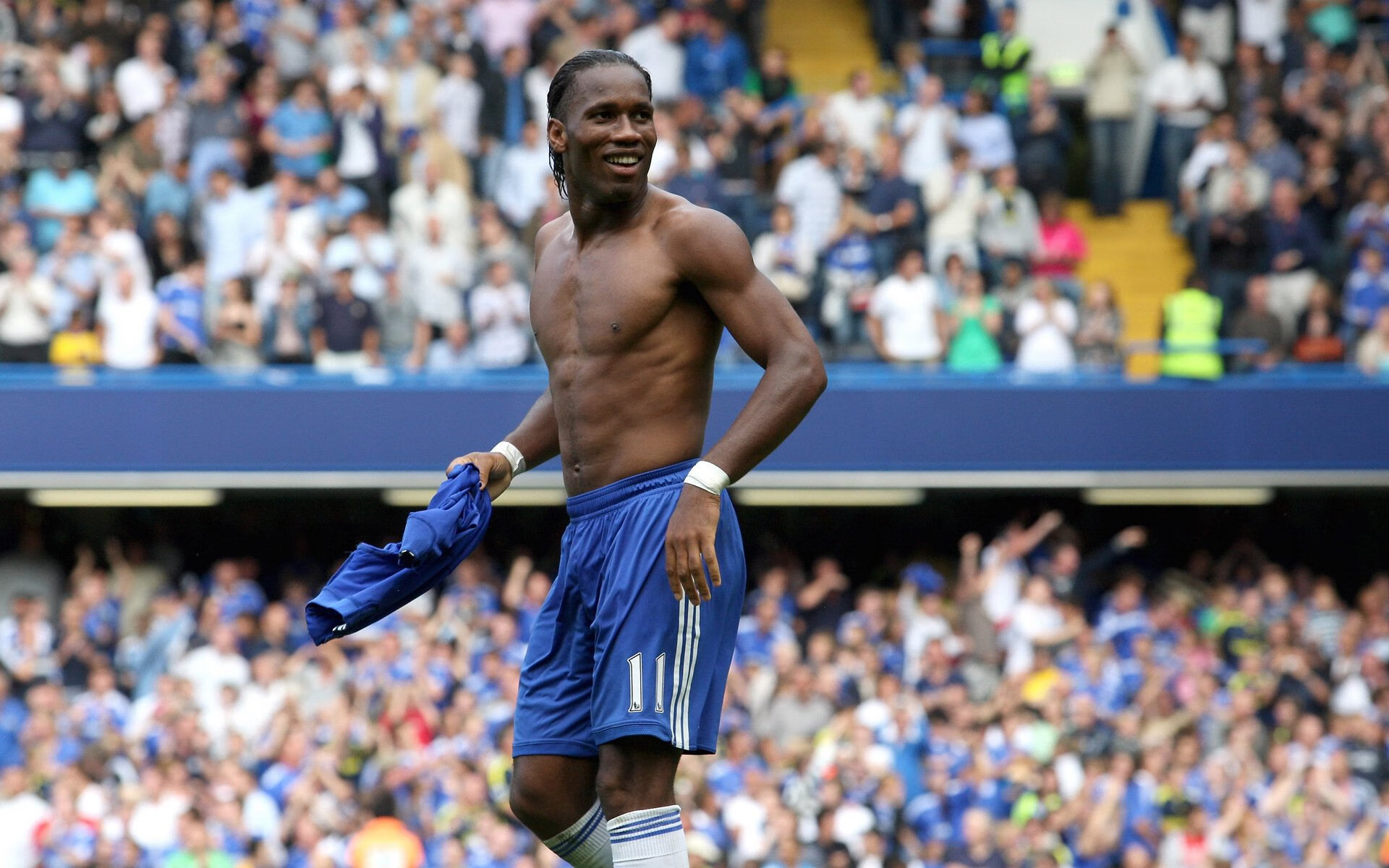 托桑·埃夫布奥姆万成为NBA国际化象征，埃托奥与布冯相视一笑